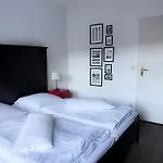 Alexxanders &