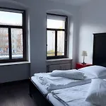 아파트 Alexxanders & *